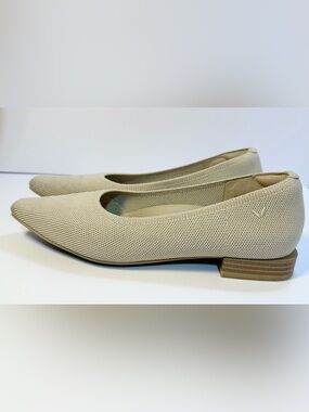 Vivaia Minnie Pro Small Square Toe Flats Khaki Tan Womens EU35/US5